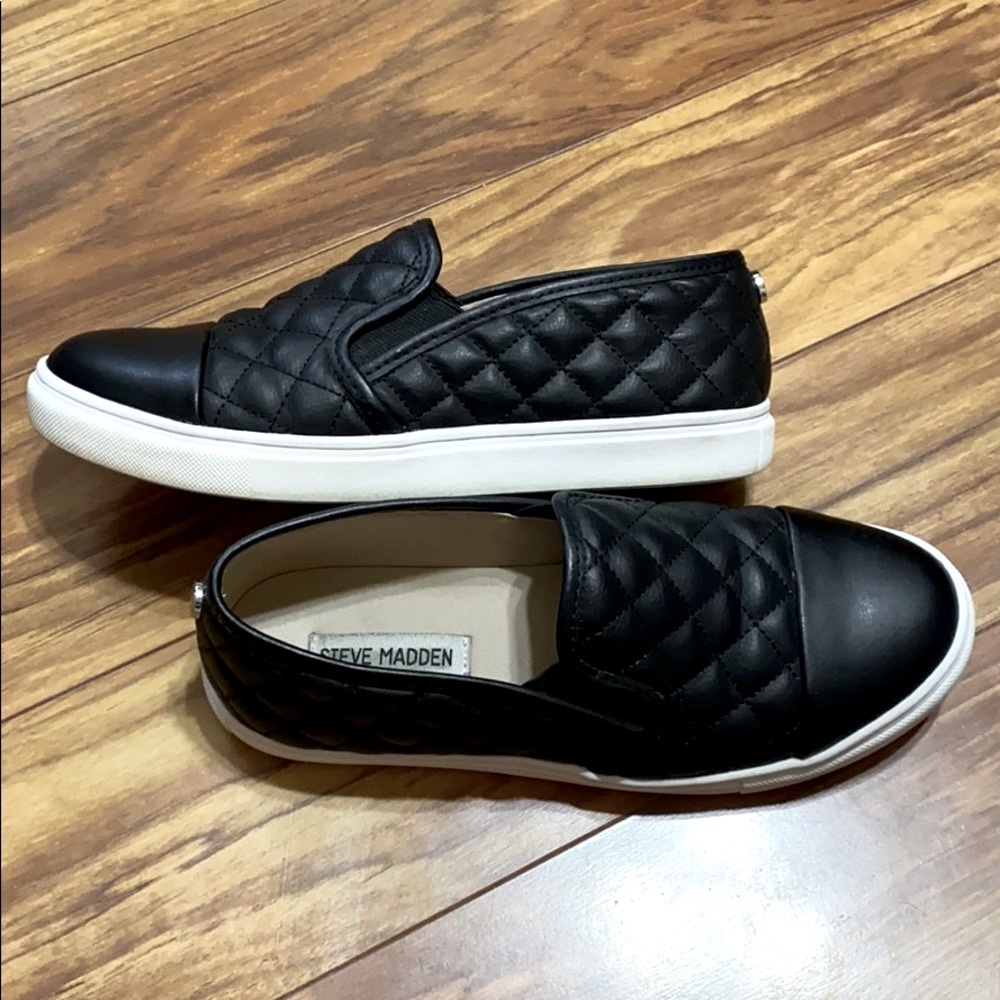 Gently worn women’s Steve Madden Quilted Slips